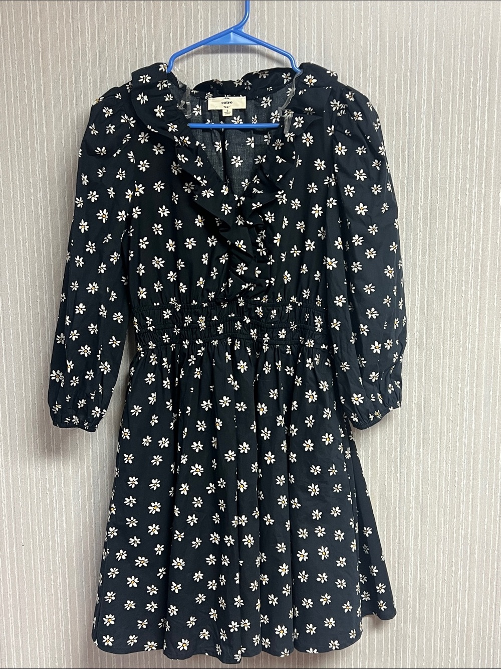 NWOT entro Navy black  Floral Midi Dress with White Daisy Print and smocked wais